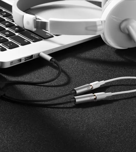 UGREEN jack 4pin elosztó fejhallgatóhoz és mikrofonhoz (10789)