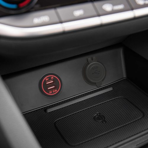 Delight szivargyújtó helyére beépíthető USB aljzat, piros ledes (54926RD)